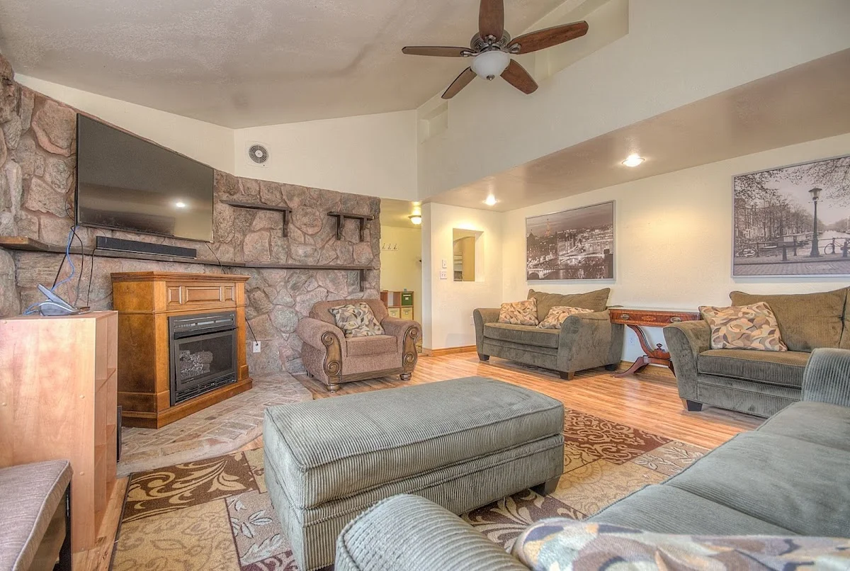 Mile High Sober Living - Photo 4