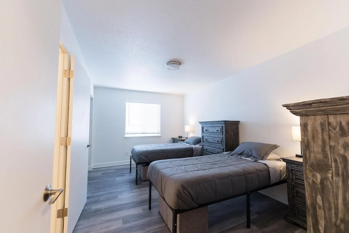 Sobriety House - Photo 2