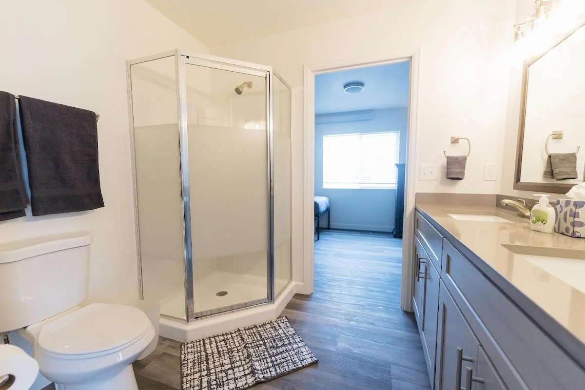 Sobriety House - Photo 4