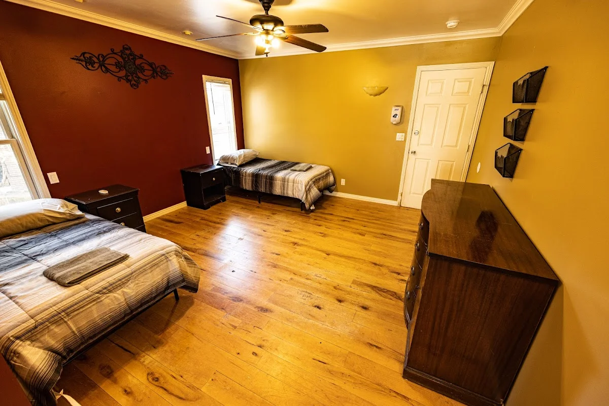 Sophrosyne Sober Living - Photo 2